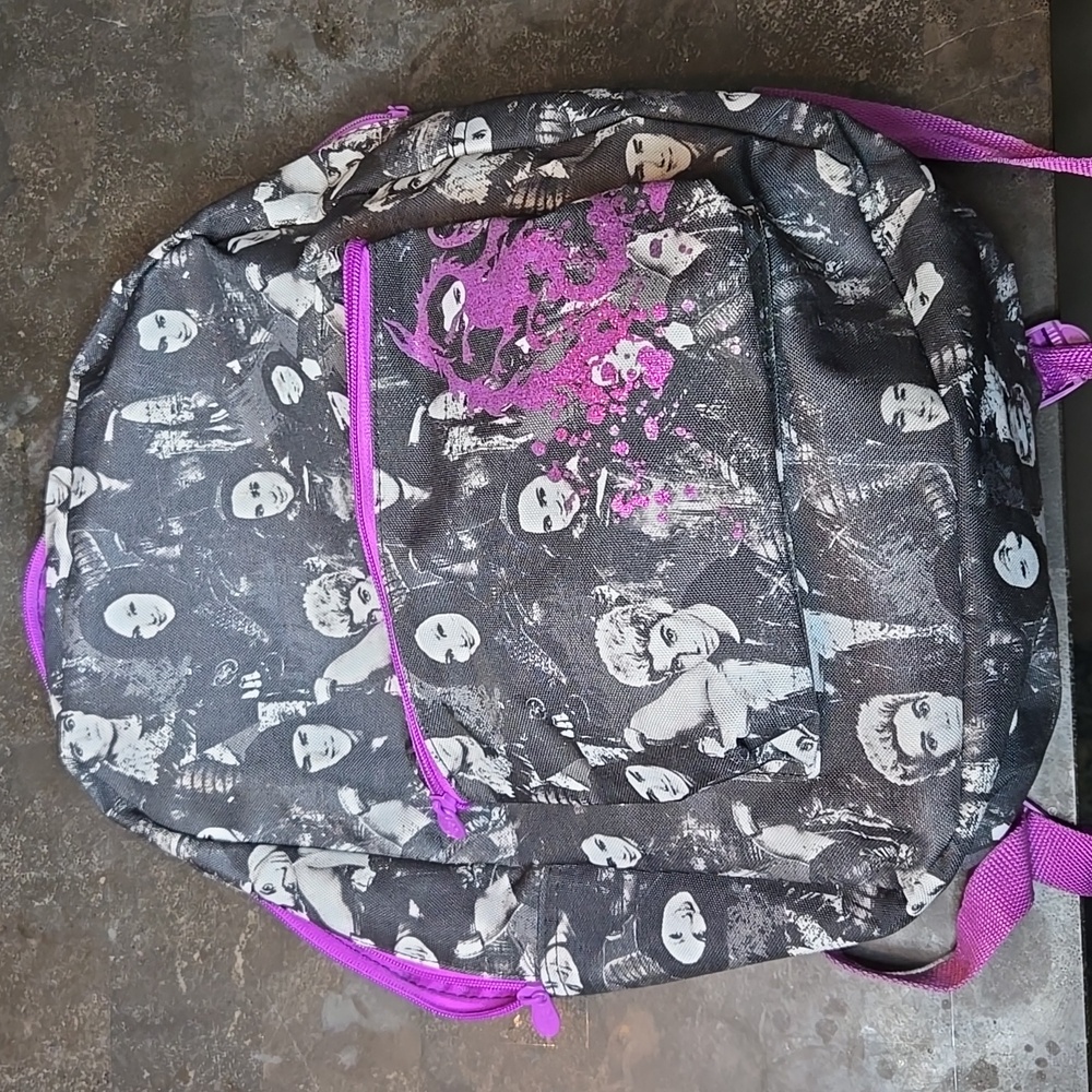 "DISNEY"  Descendants Back Pack.